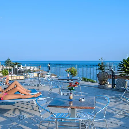 Albergo Riviera B&B Rooms & App Sea-View-3